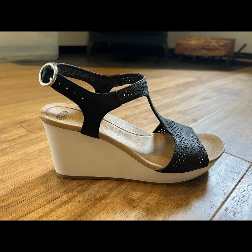 *never worn* Dr. Scholl’s mesh T-strap wedge sandal